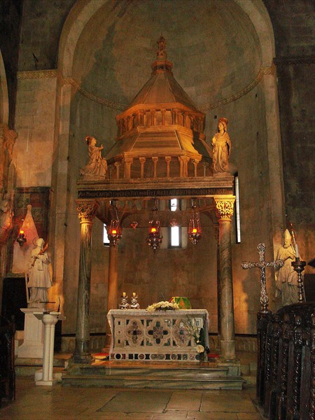 024-Трогир-собор Св.Ловро-балдахин